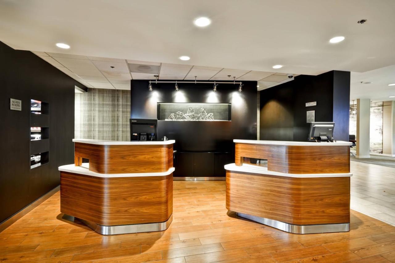 Courtyard Dallas Medical Market Center Bagian luar foto