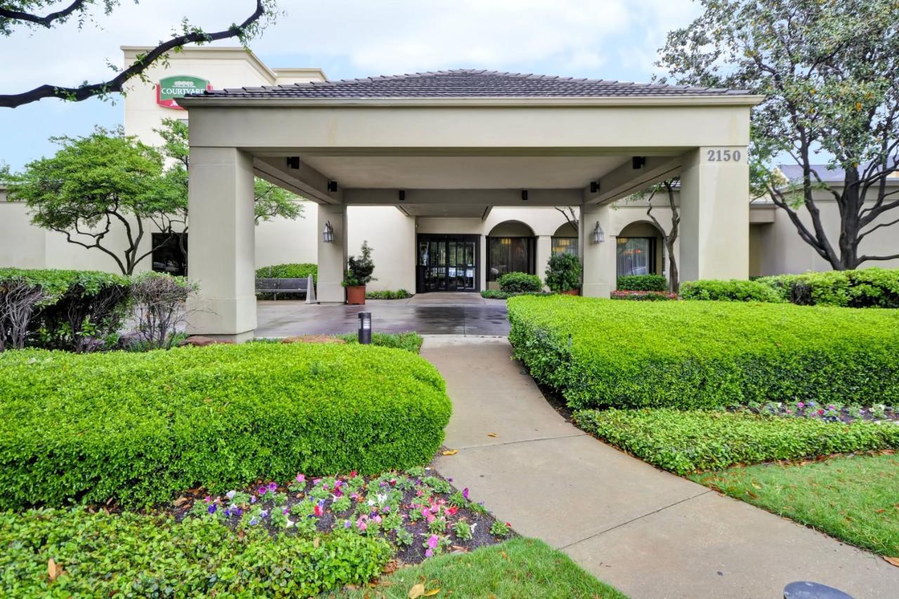Courtyard Dallas Medical Market Center Bagian luar foto