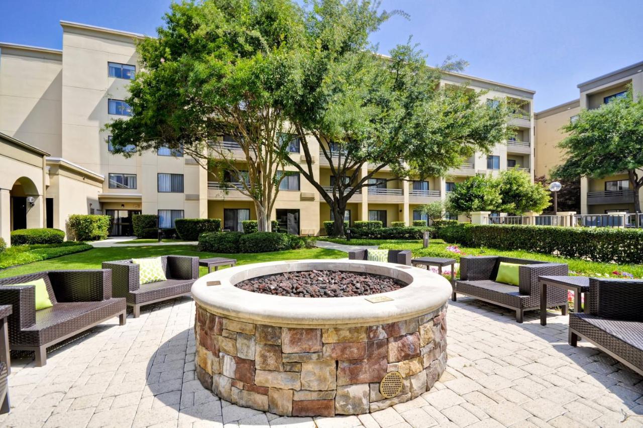 Courtyard Dallas Medical Market Center Bagian luar foto