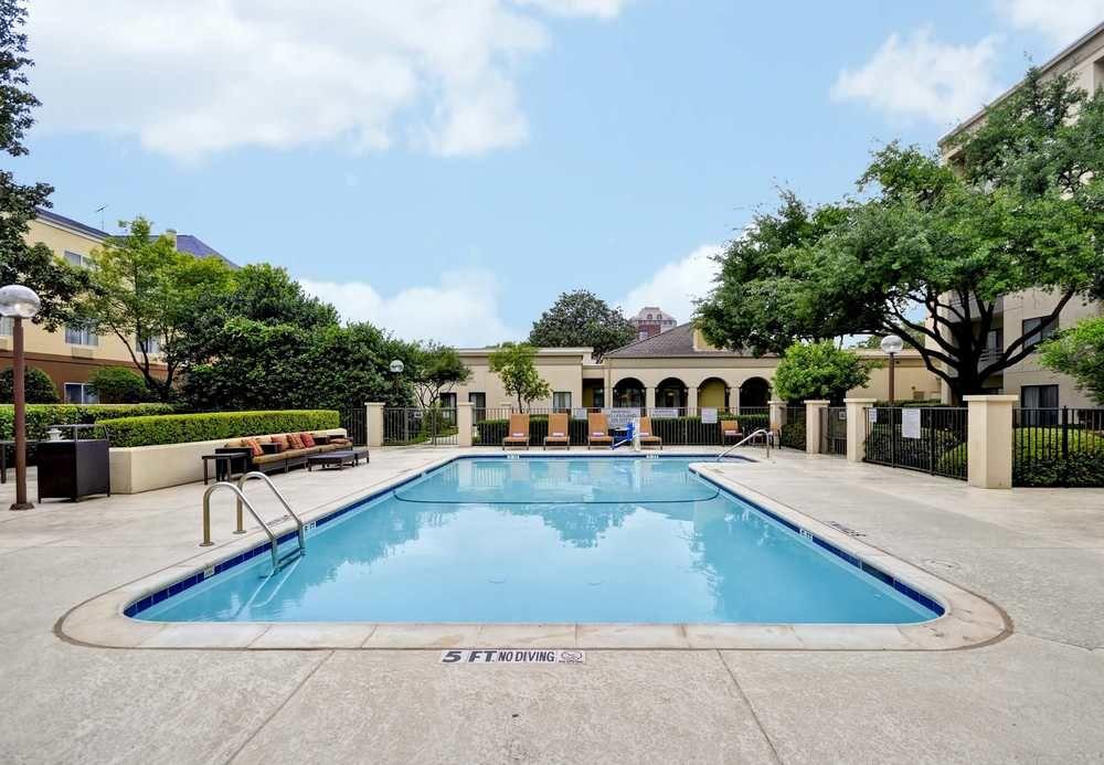 Courtyard Dallas Medical Market Center Bagian luar foto