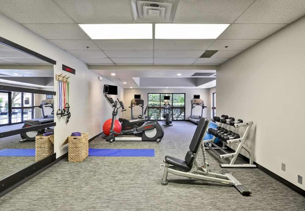 Courtyard Dallas Medical Market Center Bagian luar foto