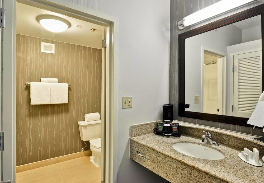 Courtyard Dallas Medical Market Center Bagian luar foto