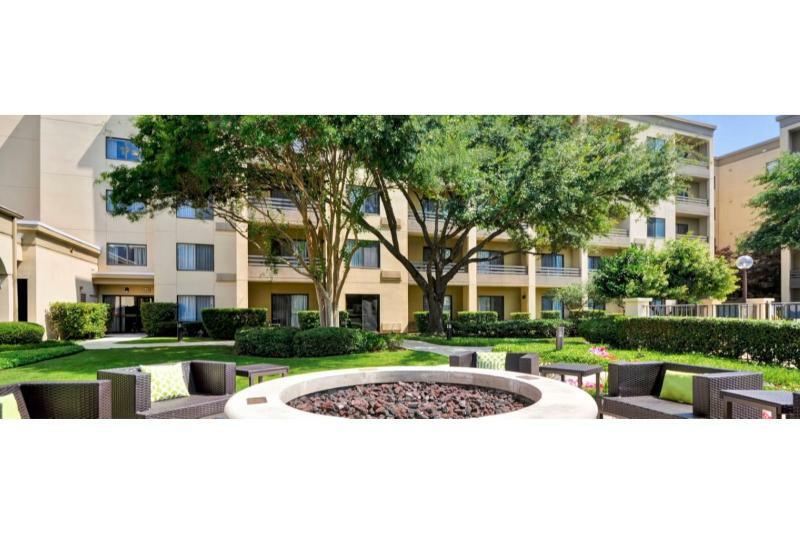 Courtyard Dallas Medical Market Center Bagian luar foto