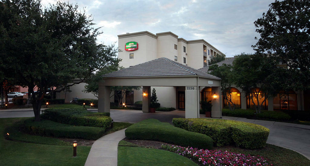 Courtyard Dallas Medical Market Center Bagian luar foto